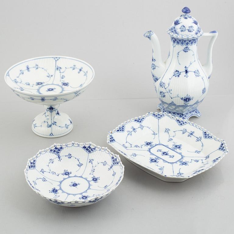 A group of three dishes and a cofee pot, "Blue fluted Full Lace" and "Blue Fluted Plain"/"Musselmalet", Royal Copenhagen.