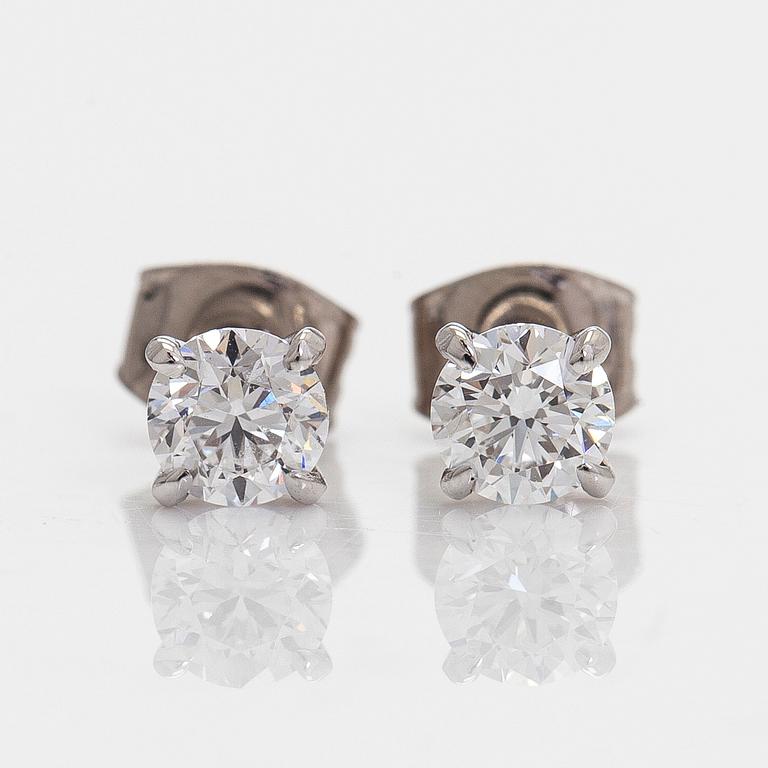 Örhängen, briljantslipade diamanter totalt 1,00 ct, 14K vitguld.