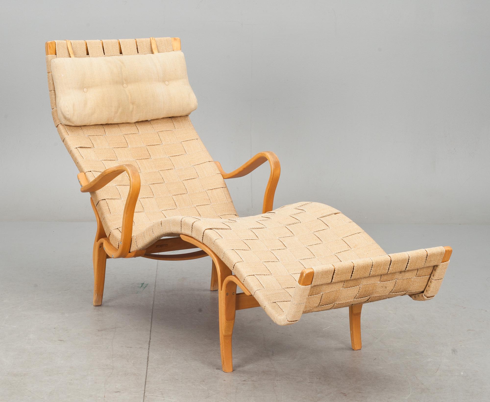 VILSTOL, "Pernilla", Bruno Mathsson, firma Karl Mathsson 1977, brännmärkt.