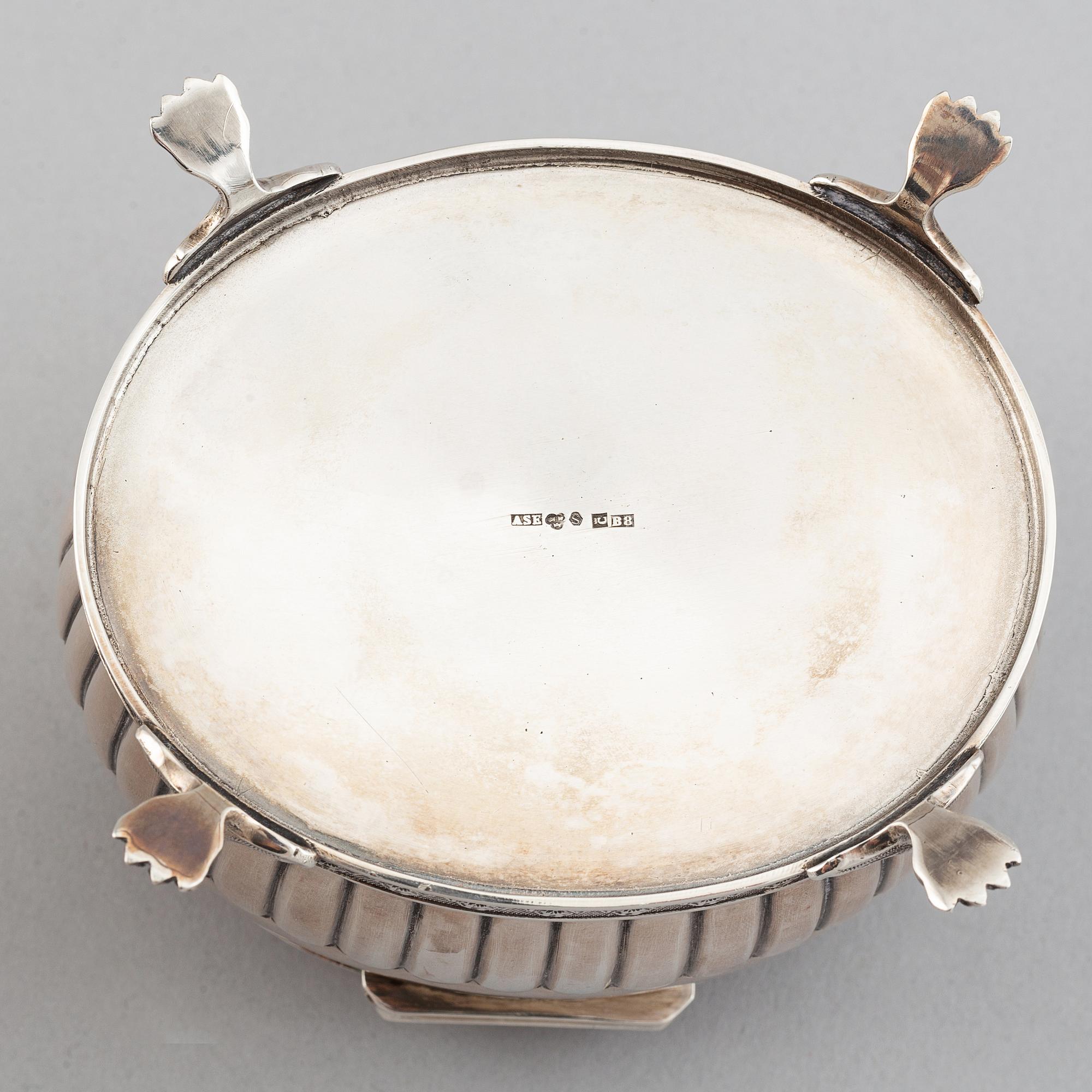 A silver creamer by Johan Petter Ahlforss, Strängnäs, 1833 and a silver sugar box, Kristianstad, 1928.