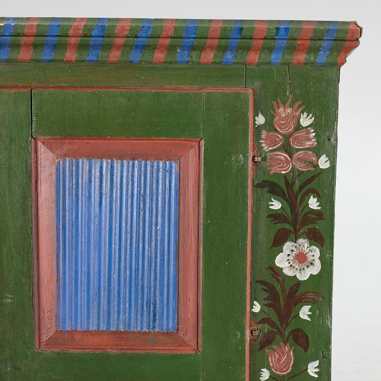 Hängskåp, allmoge, 1800-tal.