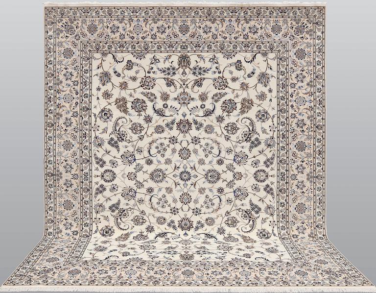 A part silk Nain carpet, so-called 6LAA, approx. 308 x 254 cm.