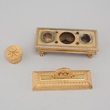 A bronze ink-stand in Empire style, around year 1900.