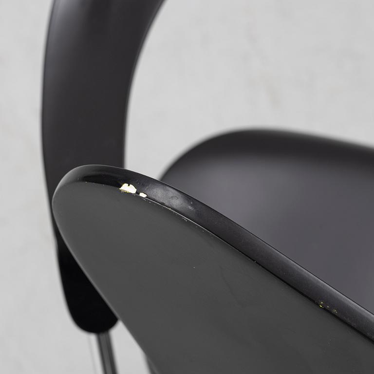 Arne Jacobsen, a model 3217 "Seven" desk chair, Fritz Hansen, Denmark, 1999.
