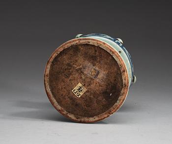 STÄLL, porslin. Ming dynastin.