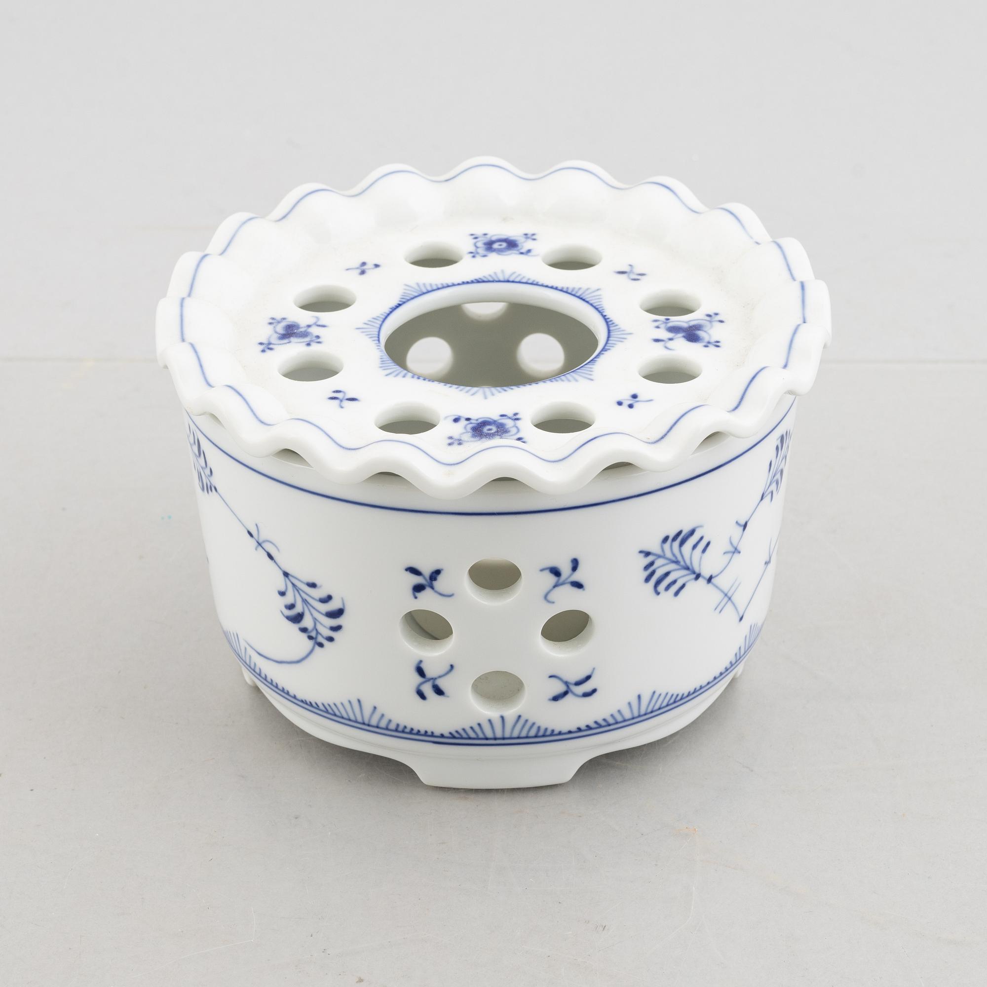 Tevärmare, porslin, "Musselmalet", modell 9787, Royal Copenhagen, 1939.
