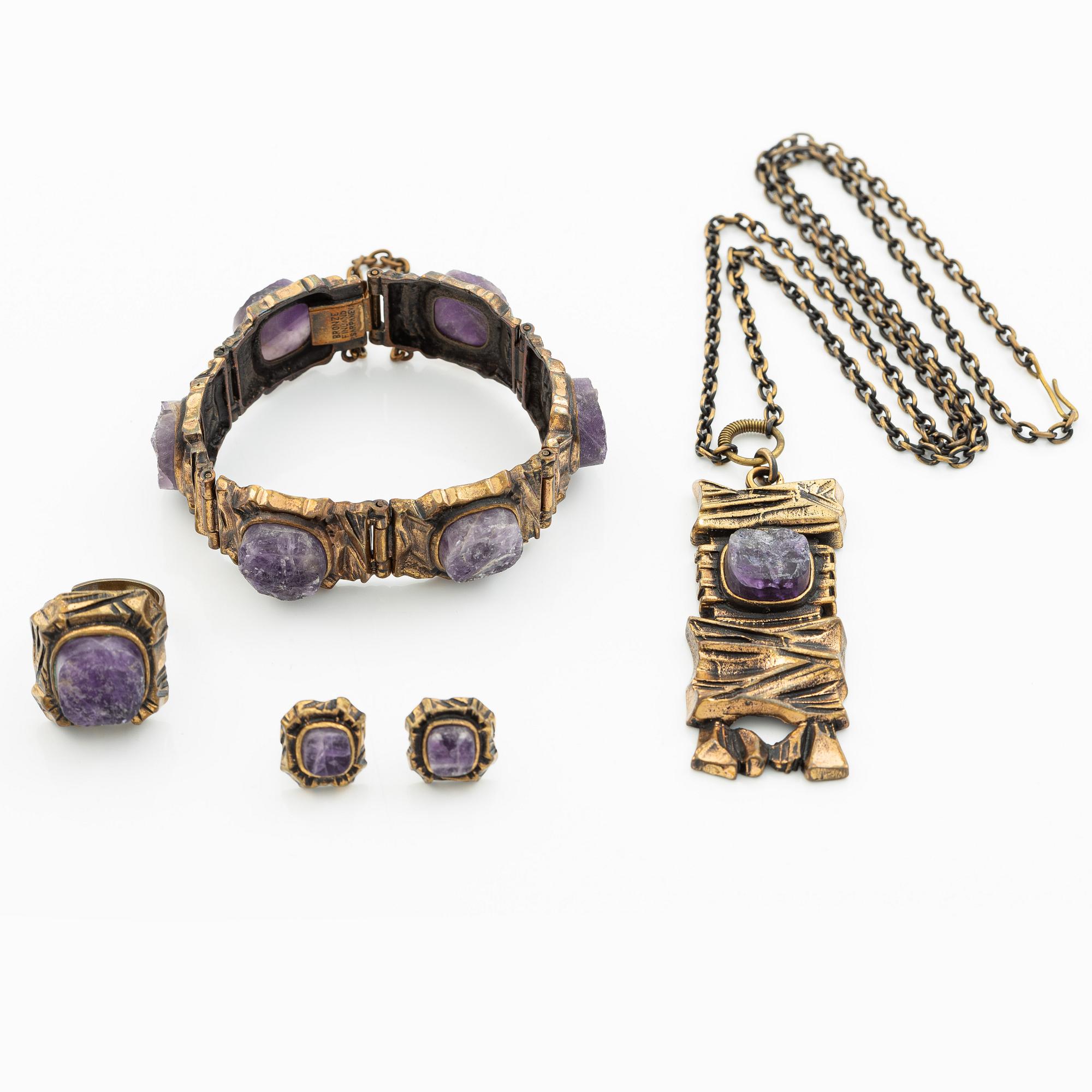 Pentti Sarpaneva, A bracelet, a pair of earrings, a ring, and a pendant, bronze with amethyst, Finland 1960s.
