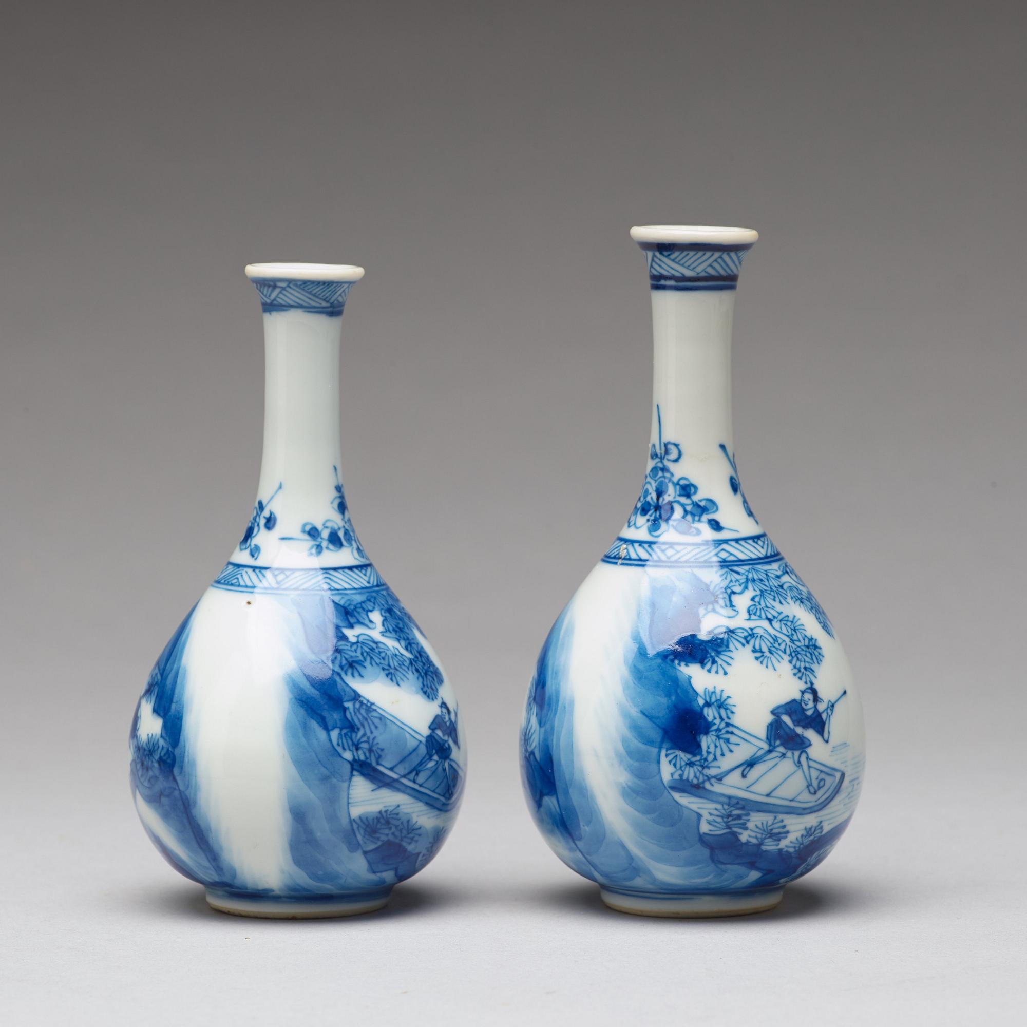 VASER, ett par, porslin. Qingdynastin, Kangxi (1662-1722).