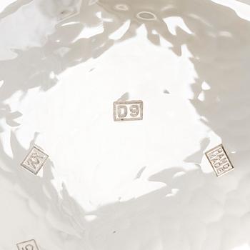 A. Tillander, malja, sterlinghopeaa ja emalia. Turku 2005.