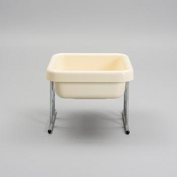 YRJÖ KUKKAPURO, Tidningsbord / Blombord, 1900-talets slut.