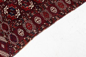 A Turkmen carpet, c. 293 x 210 cm.