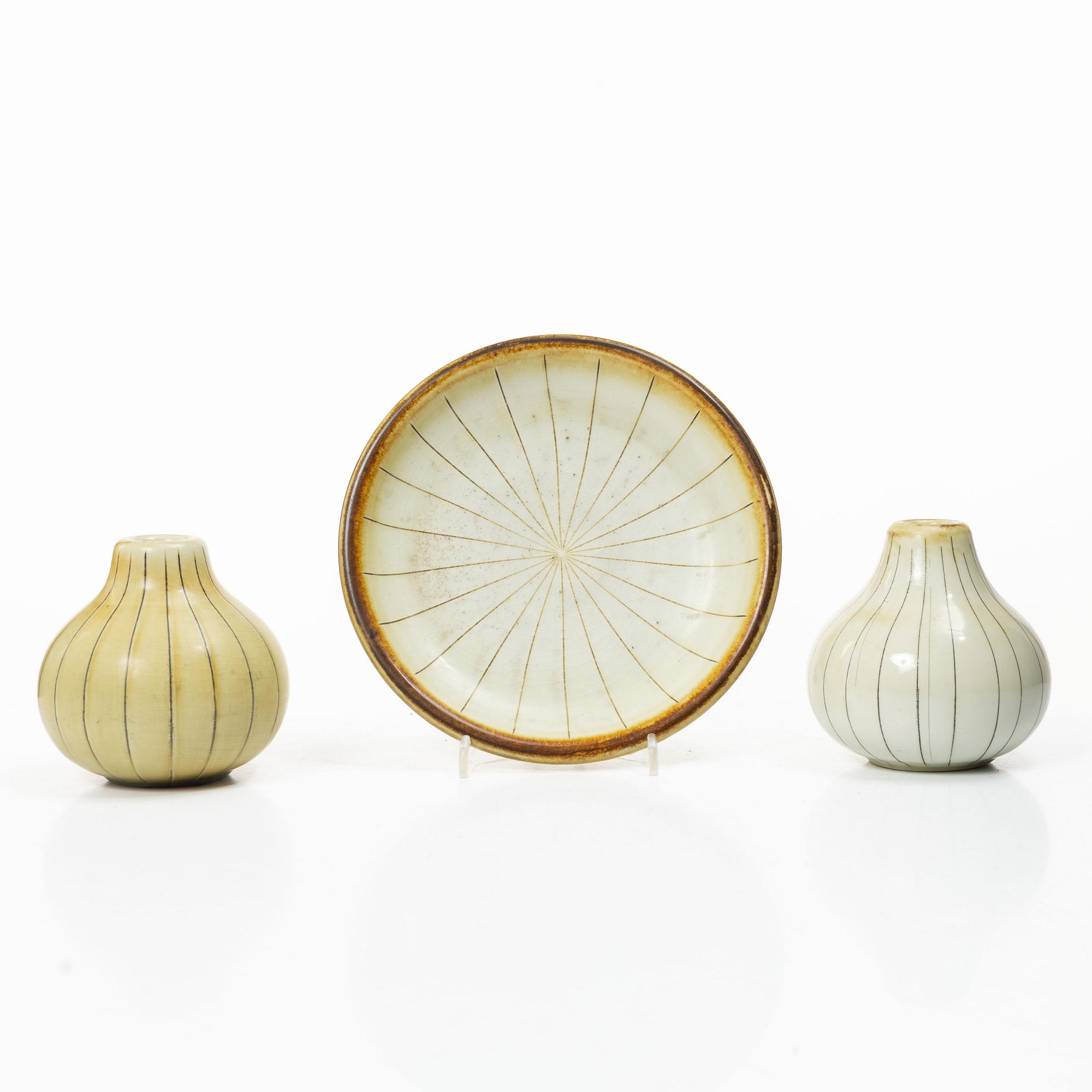 Gertrud Lönegren, Two 'Miranda' stoneware vases and a dish, Rörstrand, 1936-1941.
