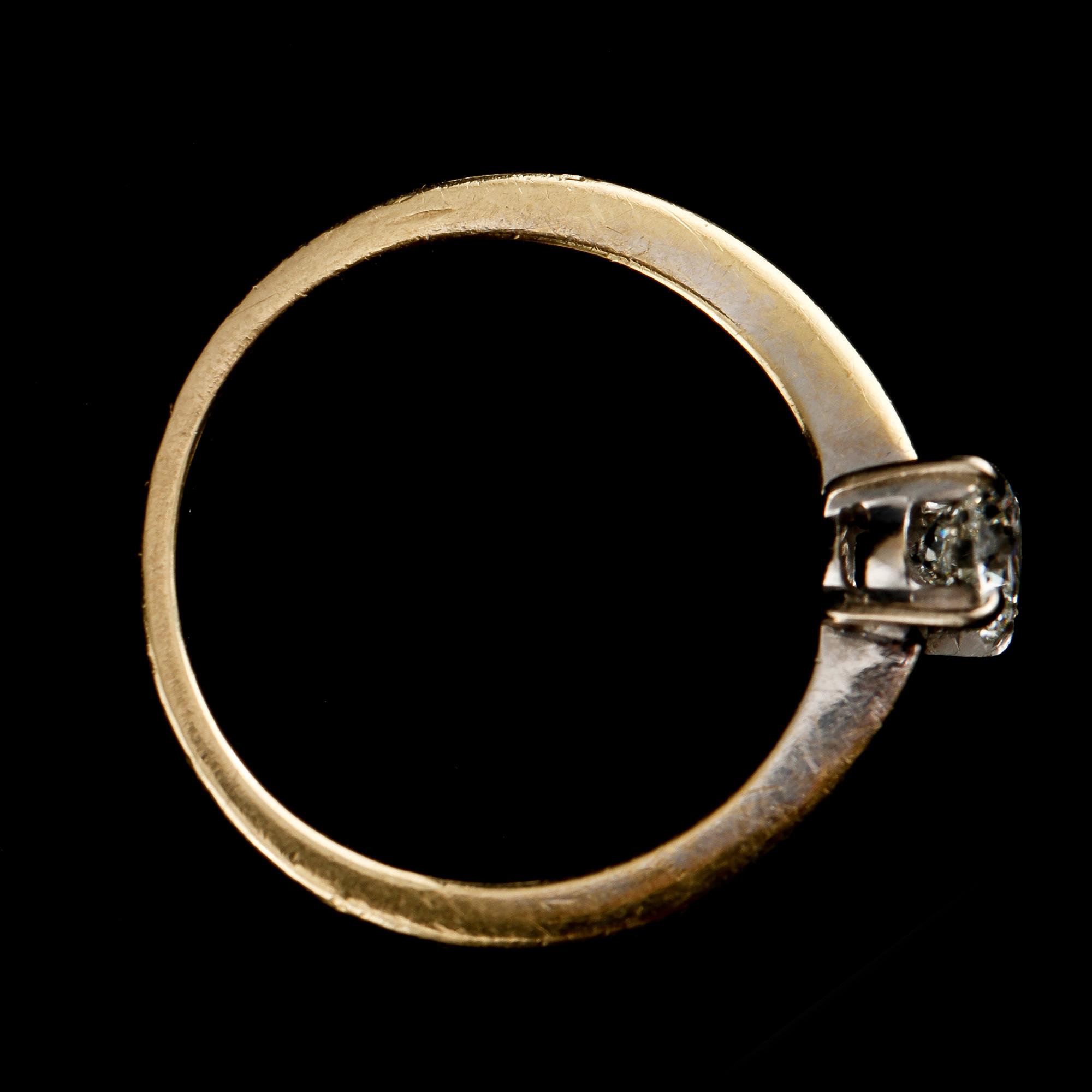 RING, 18k vitguld och rödguld med briljantslipad diamant ca 0.4 ct, 2000-tal. Vikt 4 g.