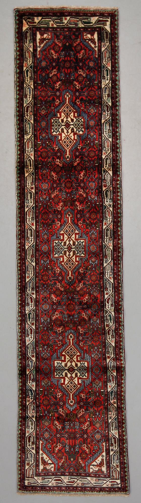 MATTA, Indjelass, ca 307 x 70 cm.