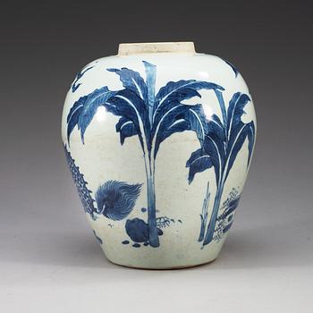 A blue and white Transitional jar, 17th Century.