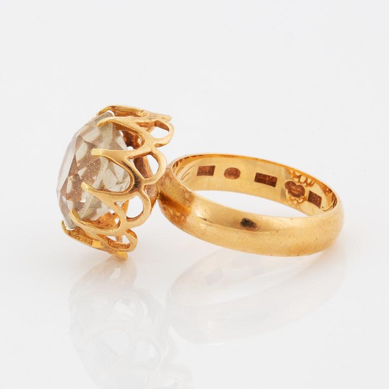 Ring, 18K guld med rund fasettslipad citrin.