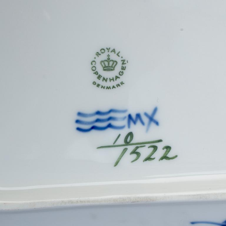 MATSERVIS, porslin, 88 delar, "Blå Blomst", Royal Copenhagen, Danmark.