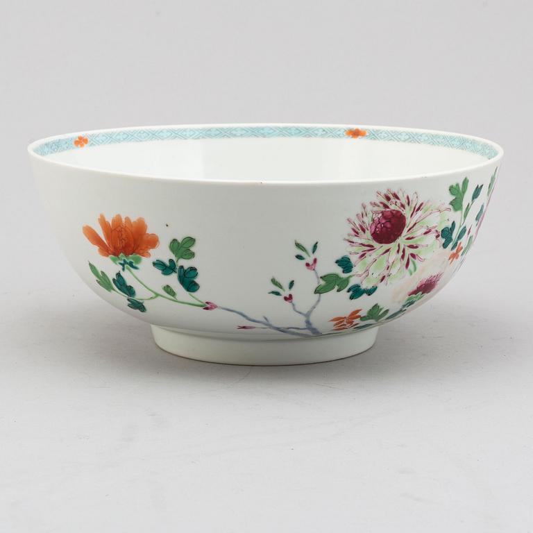 A famille rose export porcelain punch bowl, Qing dynasty, Qianlong (1736-95).