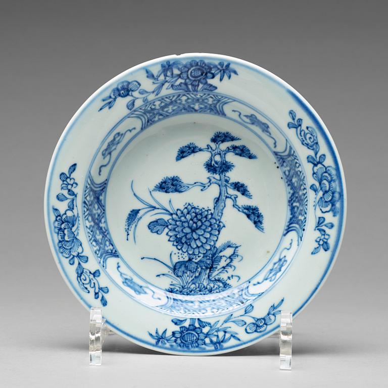 A set of six blue and white dishes, Qing dynasty, Qianlong (1736-95).