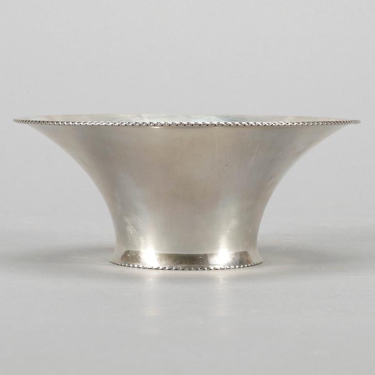 SKÅL, silver, C G Hallberg, Stockholm, 1937. Vikt ca 124 gram.
