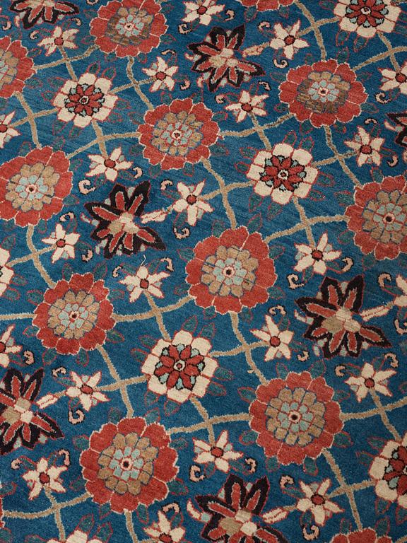 CARPET. Semi-antique Veramin. 313 x 218,4 cm.