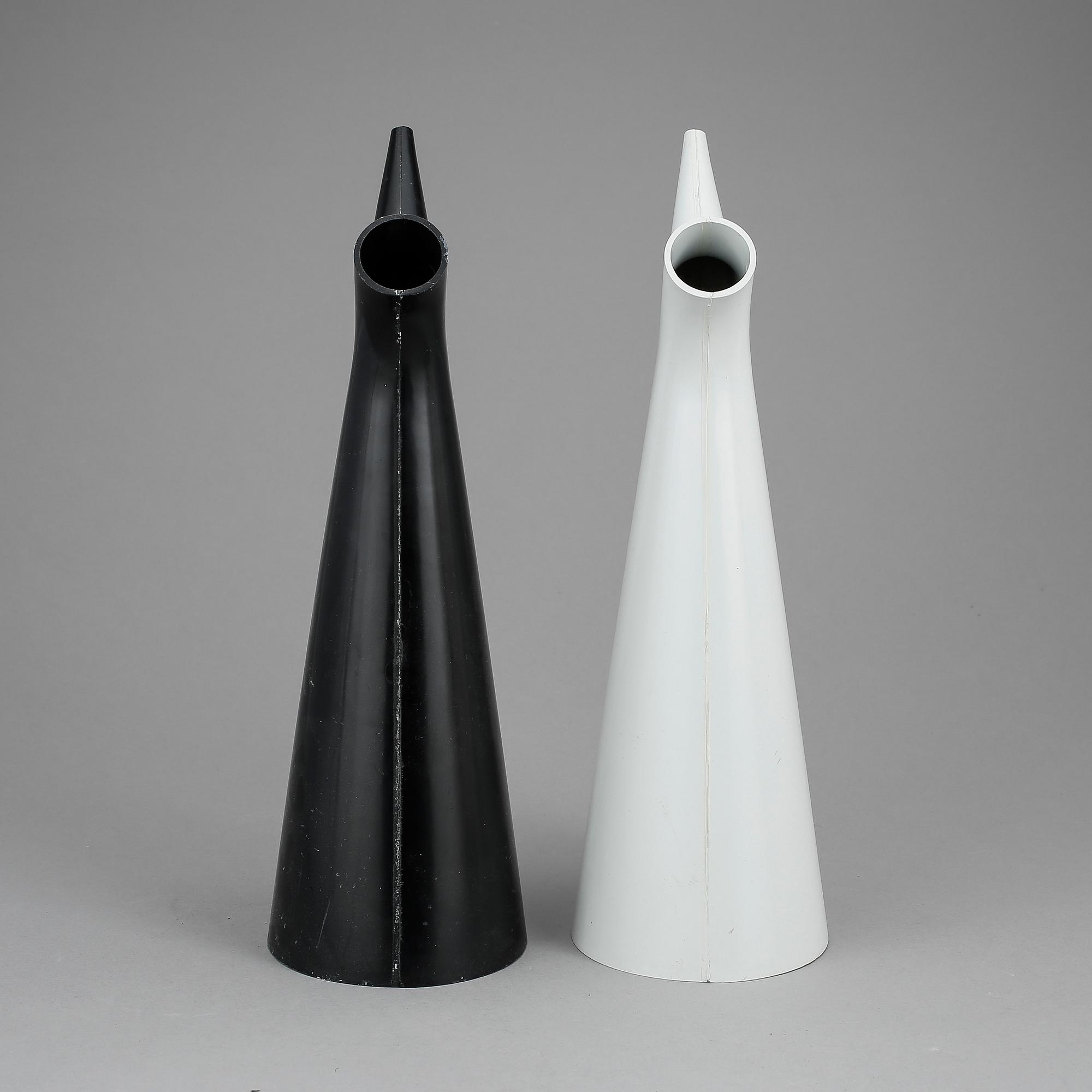 VATTENKANNOR, 2 st, plast, design Carl-Arne Breger, Gustavsberg.