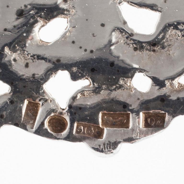 FAT,1 st silver, Spanien bär finska importstämplar. Vikt ca 193 g. FAT, 3 st, märkt alpacka, 1900-talets senare hälft.