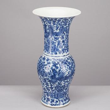 VAS, porslin, Kina, Kangxi-stil, 1800-tal.