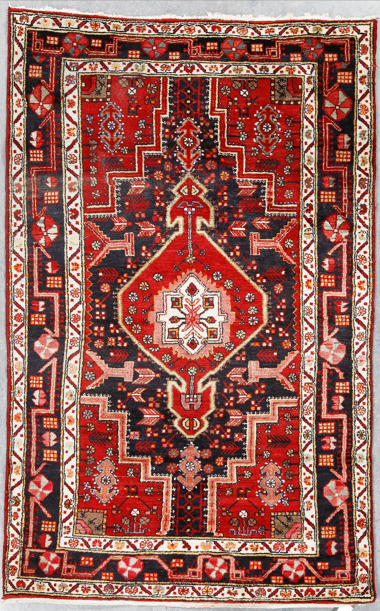 MATTA, Tuiserkan, ca 240x148 cm.