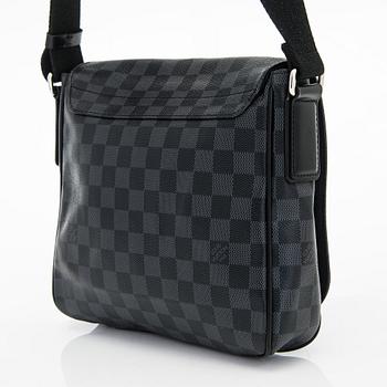 Louis Vuitton, väska, "District PM Messenger".