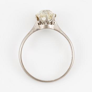 Ring 18K vitguld med en gammalslipad diamant.