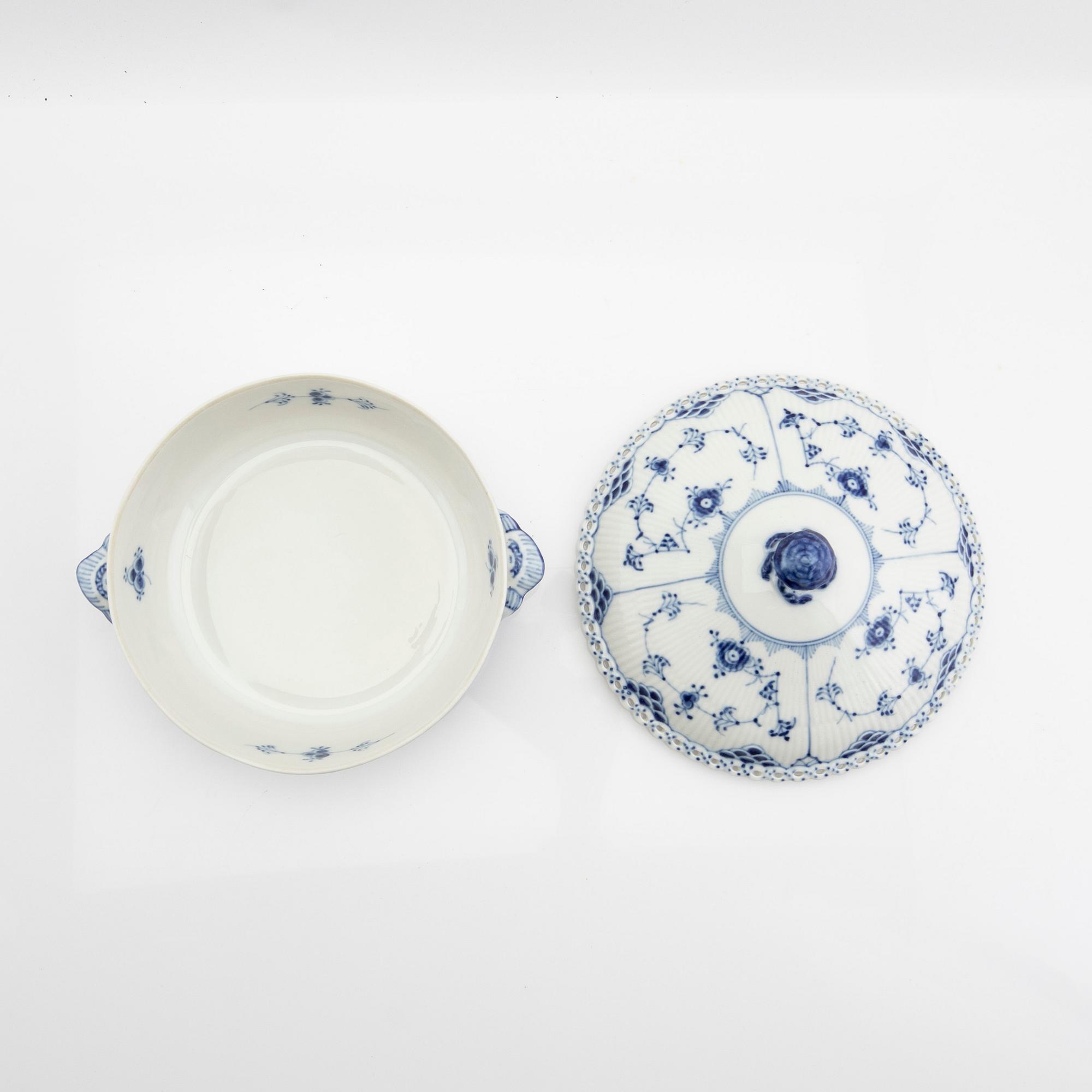 Service, 46 pieces, porcelain, Blue Fluted "Full Lace" and "Half Lace", Royal Copenhagen, Denmark.