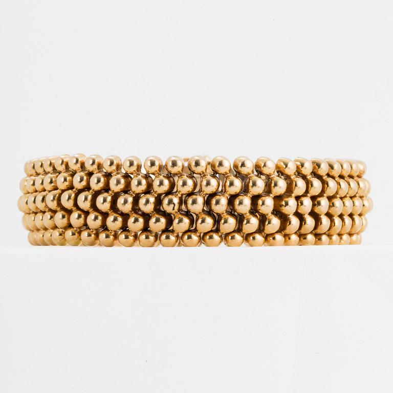 18K gold bracelet.