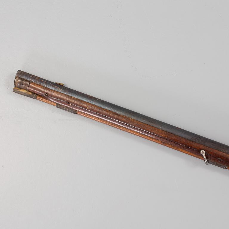 An percussion rifle from around year 1800.