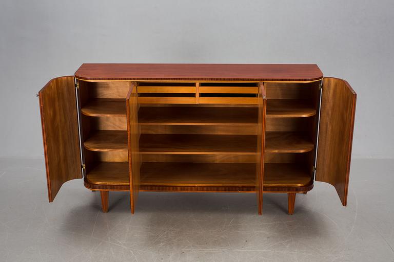 SIDEBOARD, 1900-talets mitt.