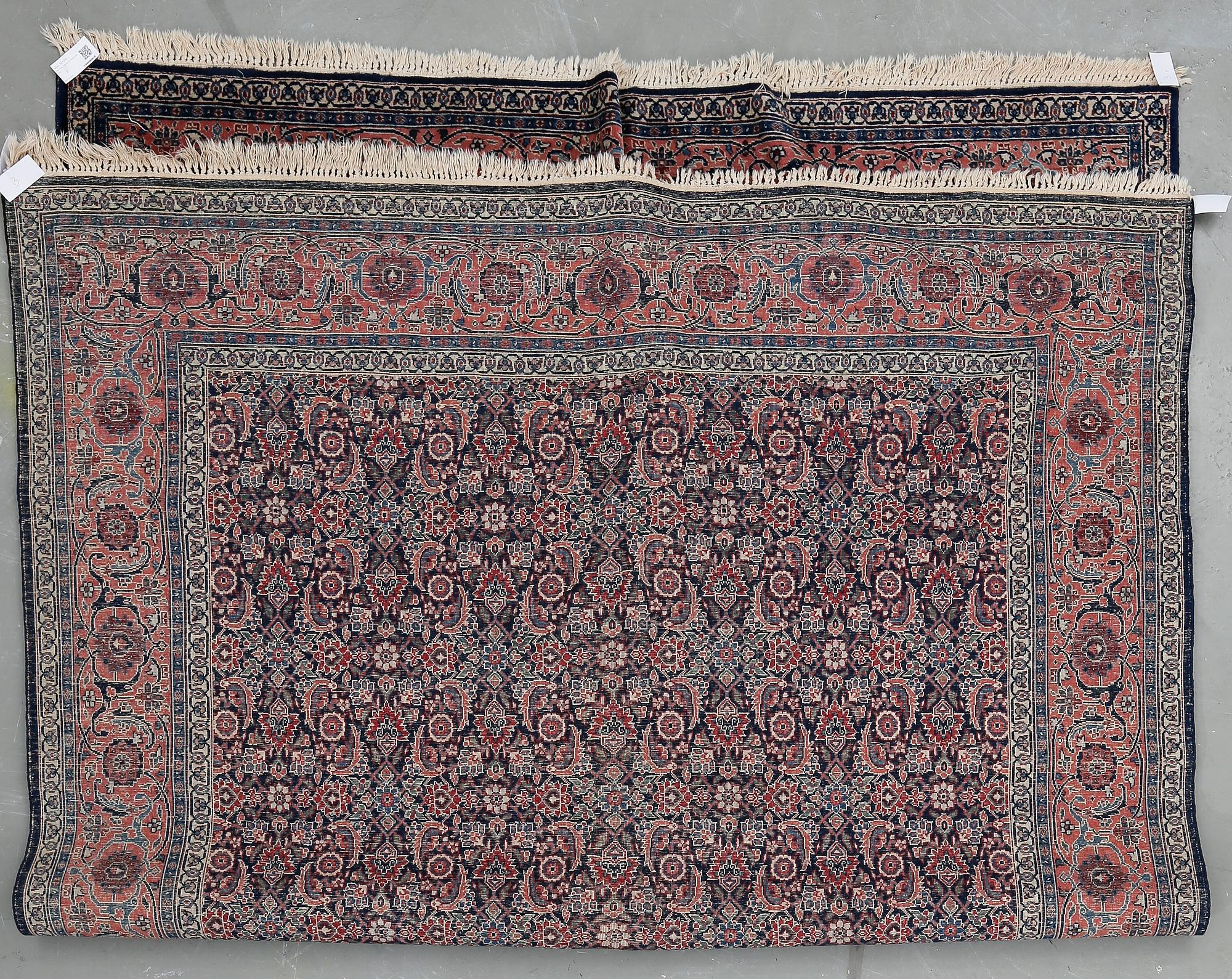 MATTA, semiantik Täbris. Ca 340x233 cm.