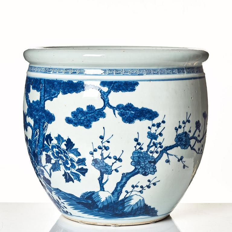 A large blue and white fish basin, Qing dynasty, 19th Century.