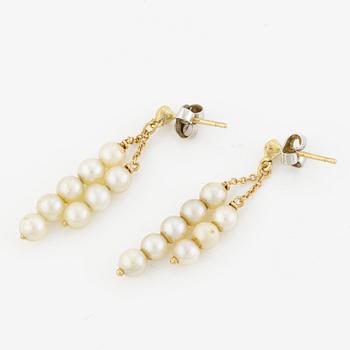Earrings, a pair, 18K gold with pearls.