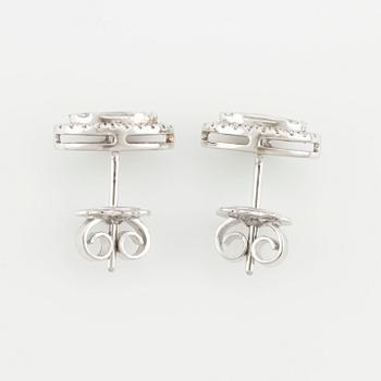 Oval earrings with baguette and brilliant-cut diamonds.