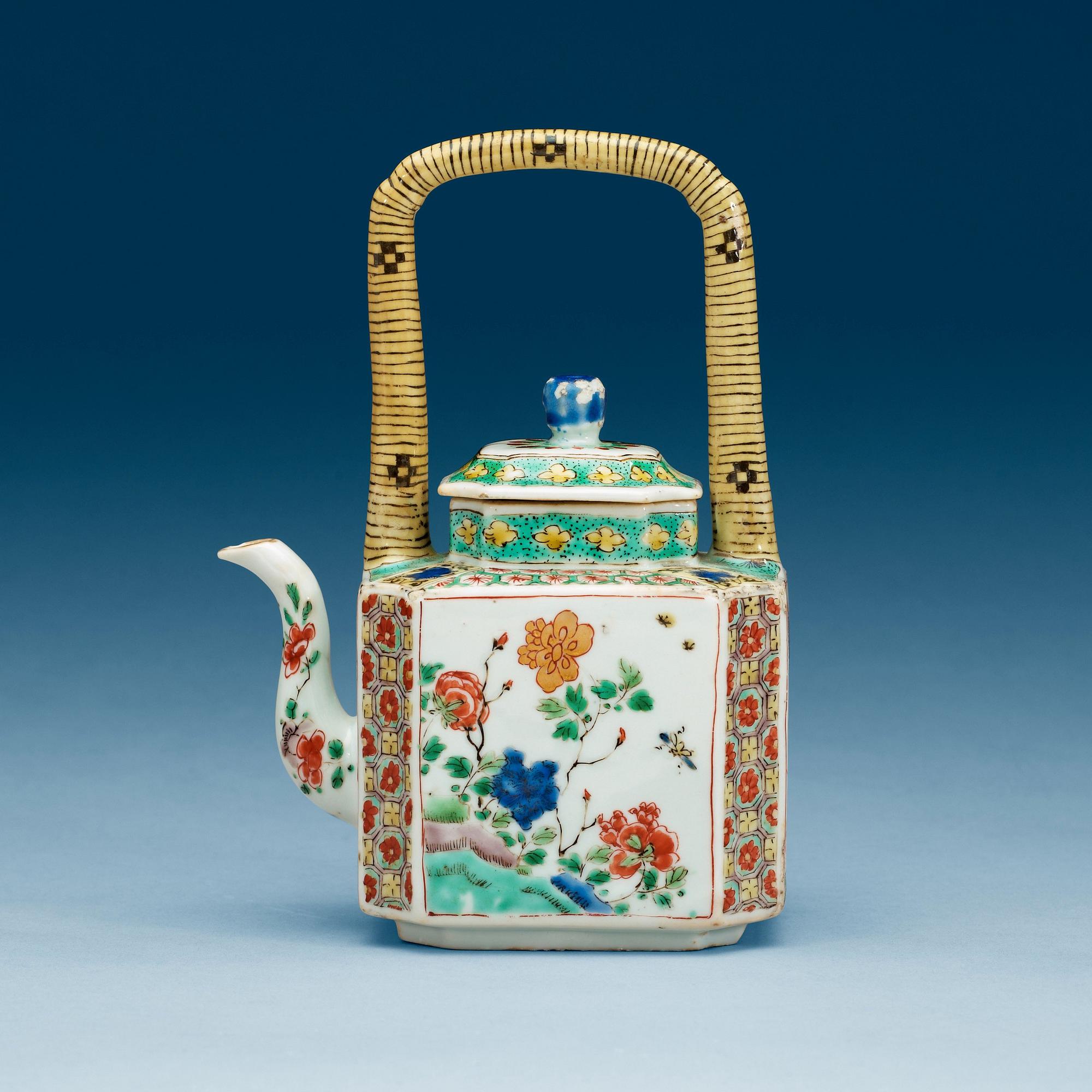 TEKANNA med LOCK, porslin. Qing dynastin, Kangxi (1662-1722).