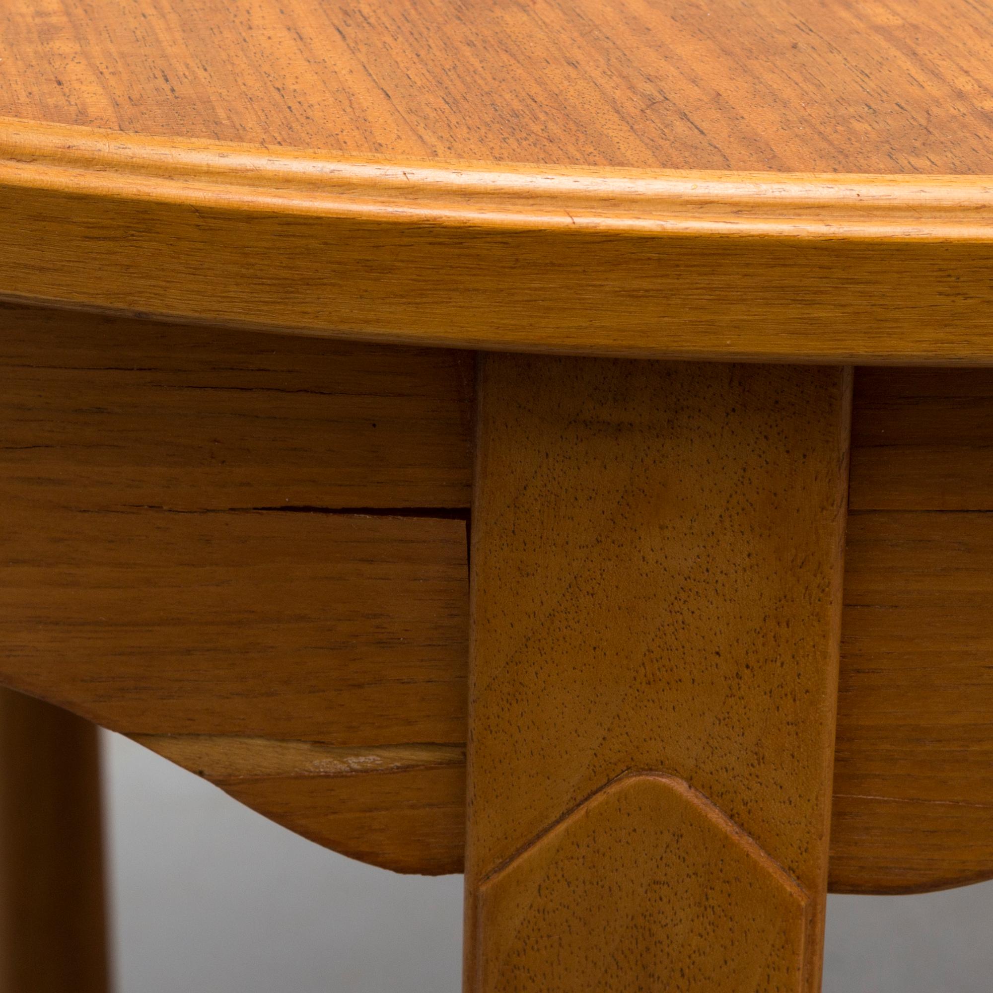 CARL MALMSTEN, matbord, tre iläggsskivor, "Ambassadör", för Åfors Möbelfabrik, 1900-talets andra hälft.