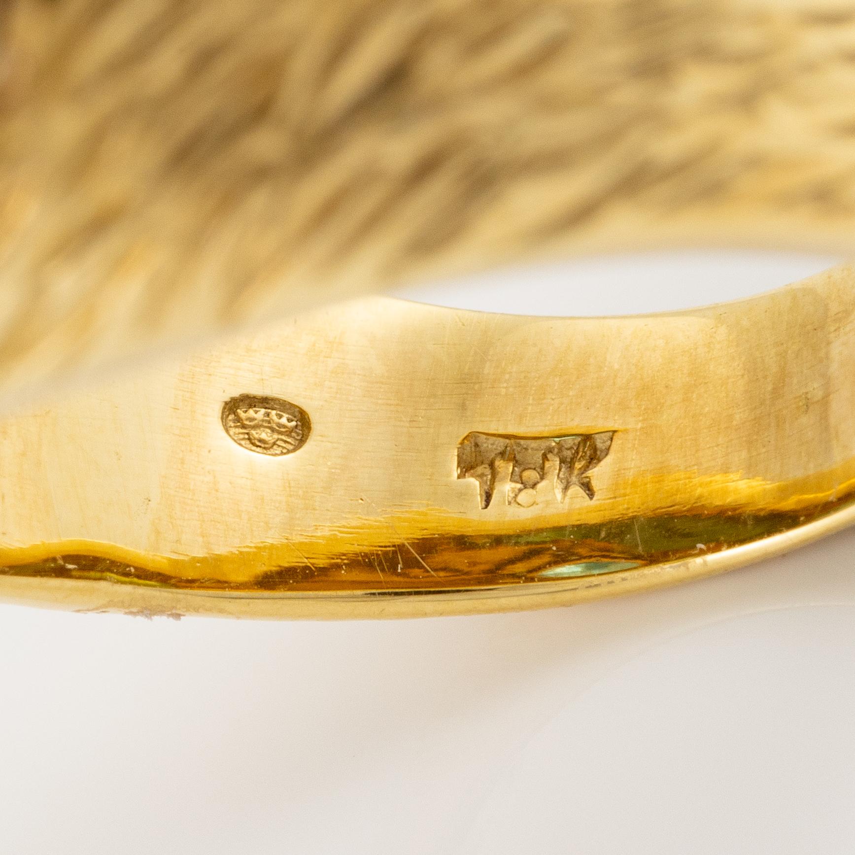 A ring in 18K gold with a blue faceted zircon and eight-cut diamonds.