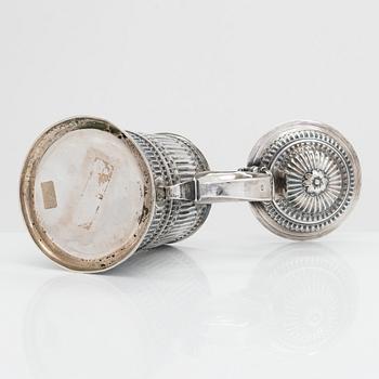 Kanna, sterling silver, London, 1800-talets första hälft. Oidentifierade stämplar.