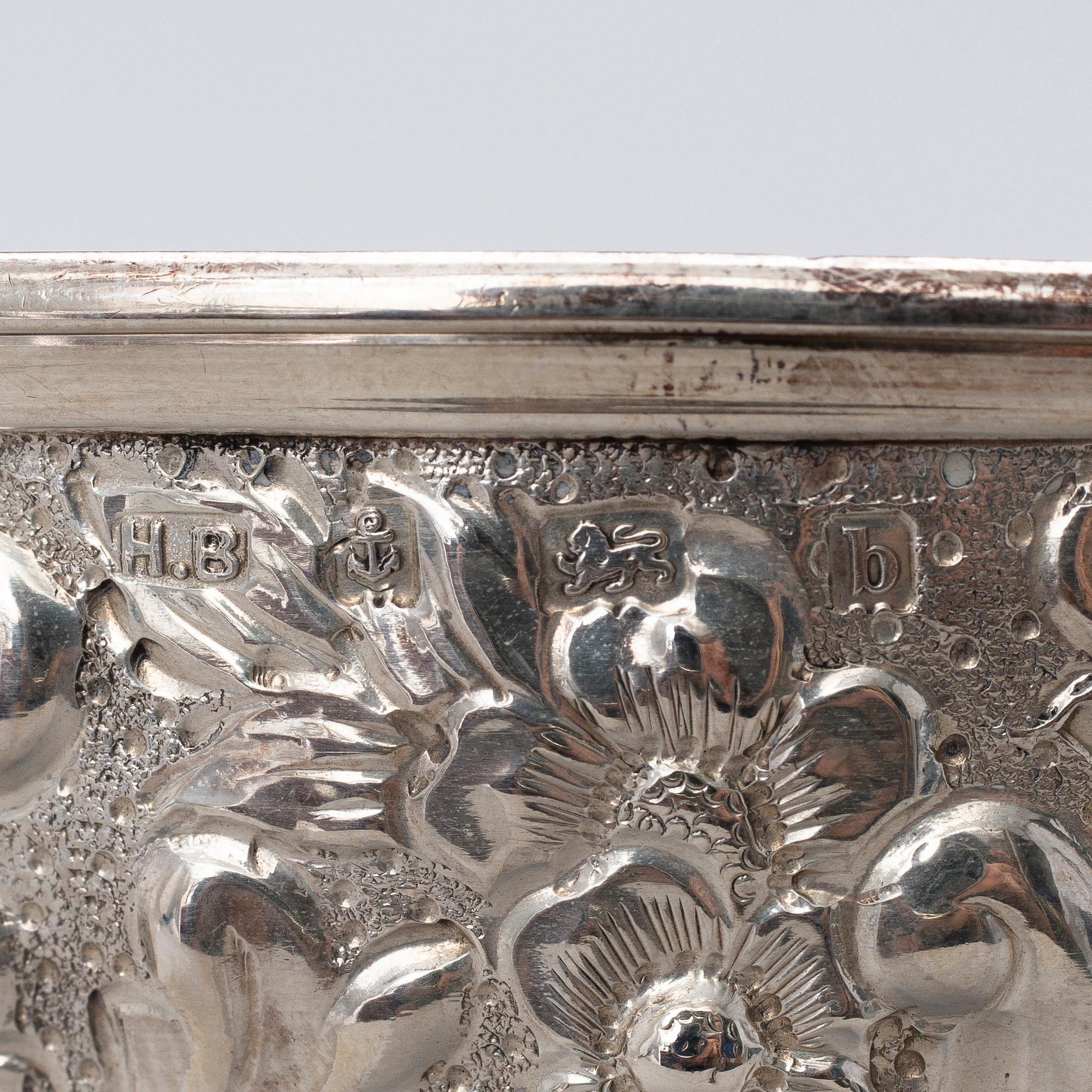 A BOWL, sterling silver, Henry Hutton Bourne, Birmingham 1901. Weight 124 g.