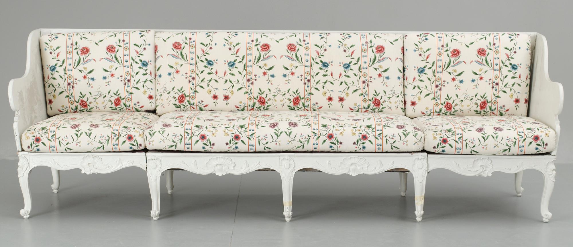 TRÅGSOFFA, rokokostil, delvis 1700-tal.
