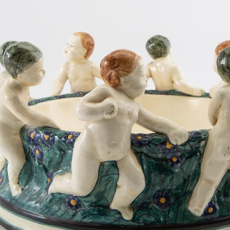 Wilhelm Süss jardinière for Karlsruhe State Majolica Manufactory AG, first half of the 20th century.