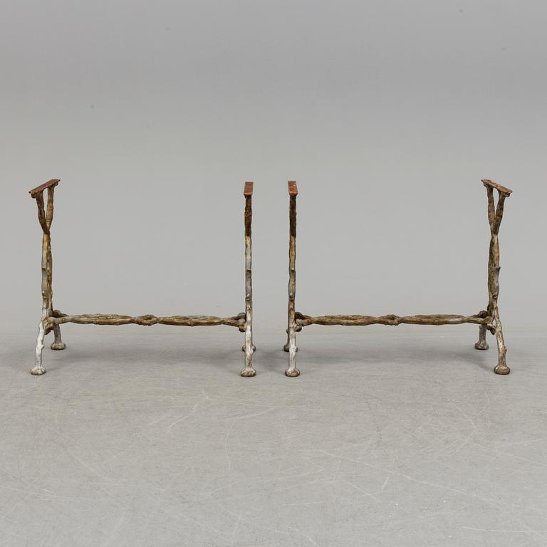 TRÄDGÅRDSBORD, ett par, gjutjärn, tidigt 1900-tal.