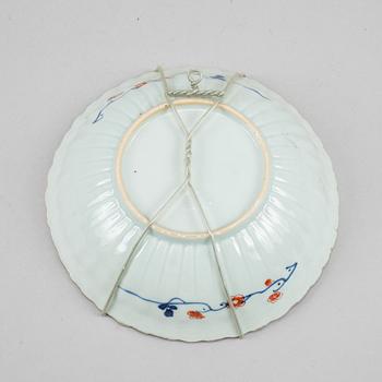 An imari dish and an imari bowl, Qing dynasty, Qianlong (1736-95).