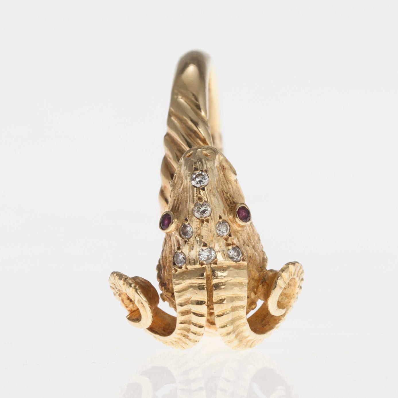 RING, 18K guld, granater, briljantslipade diamanter ca 0.10 ct. Vikt 12,4 g.