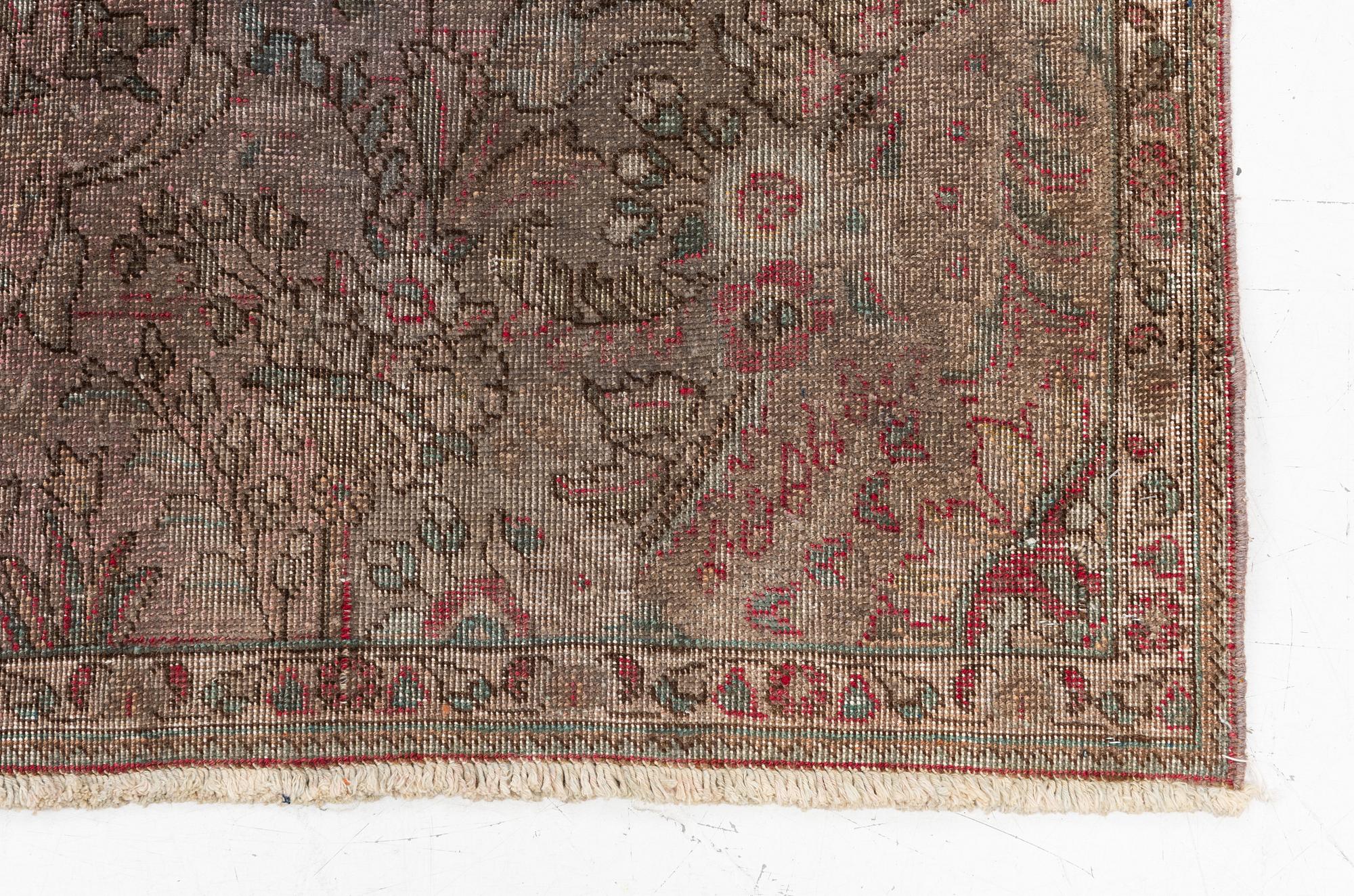 Rug, Tabriz pattern, 253 x 159 cm.